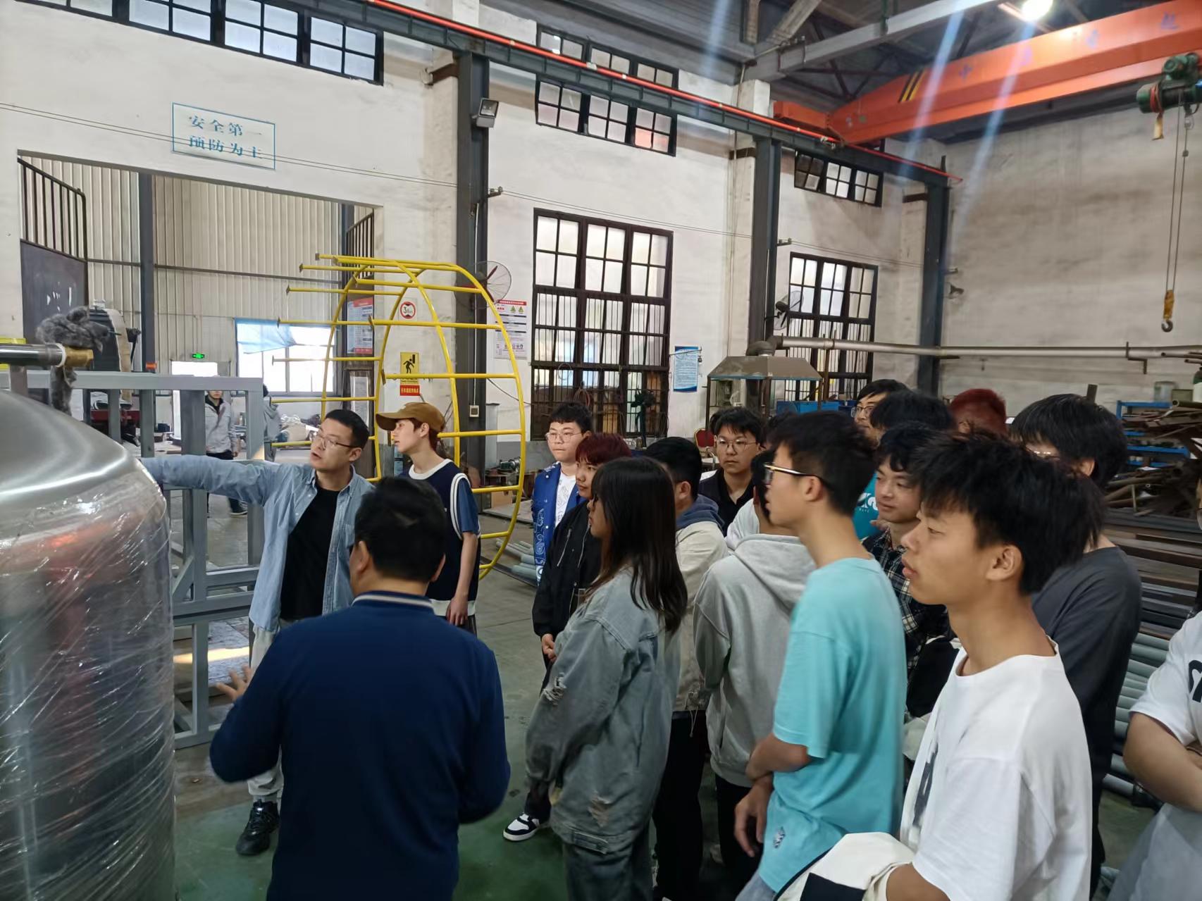 湖南工程学院近200名学生来乐动平台,乐动（中国）
认知实习